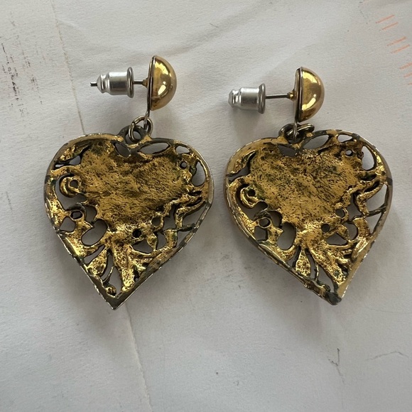 Victorian-Inspired Gold Filigree Heart Earrings - Picture 3 of 4
